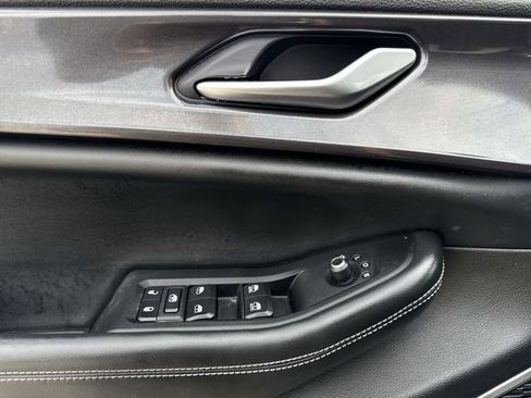 Used 2022 Jeep Grand Cherokee Laredo w/ Luxury Tech Group I image 22