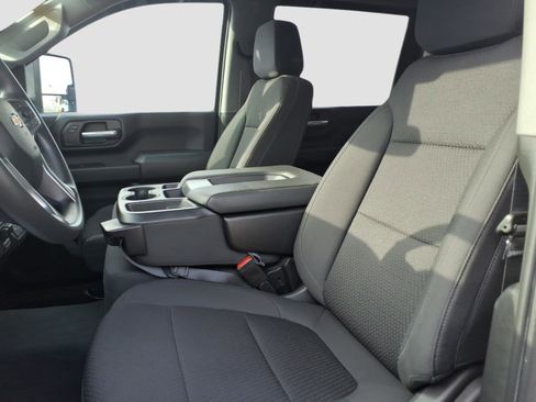 Used 2022 Chevrolet Silverado 2500 Custom w/ Custom Value Package image 13