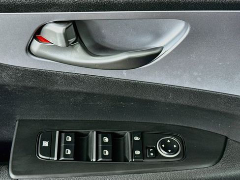 Used 2022 Kia Forte LXS w/ LXS Technology Package FWD image 21