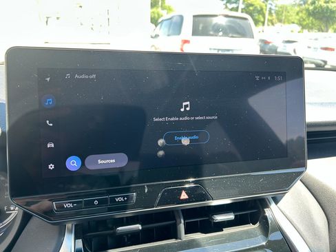 Used 2023 Toyota Venza XLE image 13