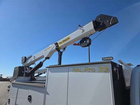 New 2024 Ford F550 4x4 SuperCab Super Duty image 8