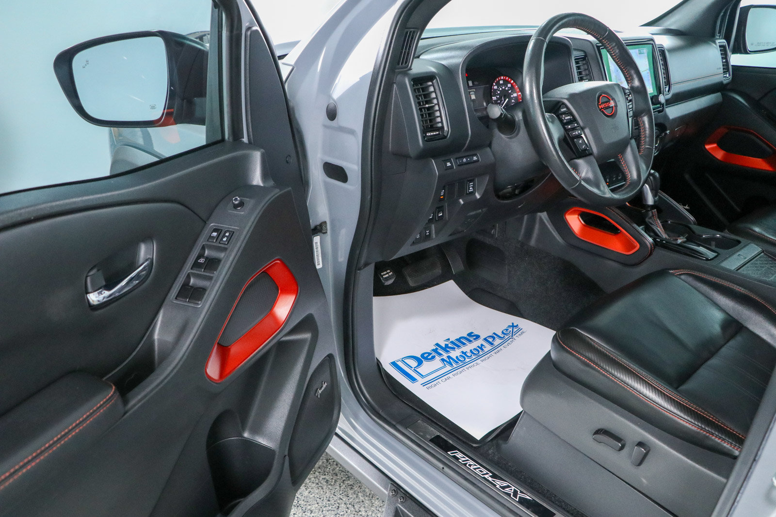 Used 2023 Nissan Frontier PRO-4X w/ Pro-4X Premium Package AWD/4WD image 3