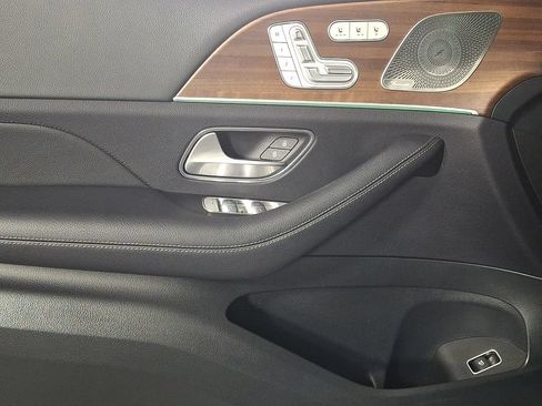 Used 2024 Mercedes-Benz GLS 450 4MATIC image 15