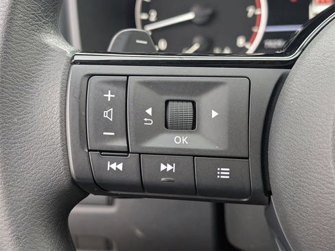 Used 2023 Nissan Rogue SV image 24