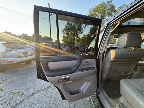 Used 2004 Toyota Land Cruiser image 16