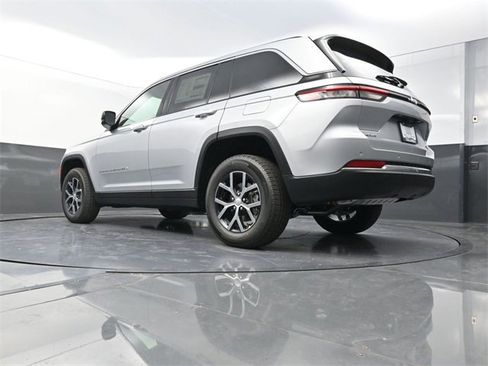 New 2025 Jeep Grand Cherokee Limited image 21
