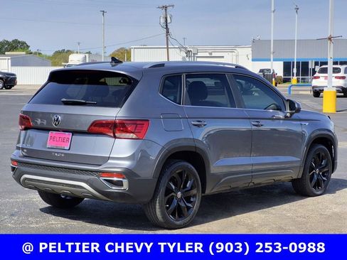 Used 2023 Volkswagen Taos SE w/ Black Wheel Package image 6