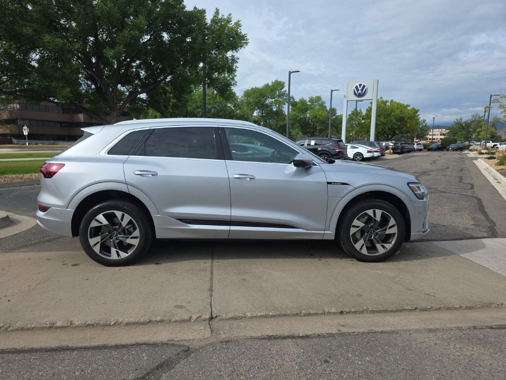Used 2023 Audi e-tron Premium Plus w/ Premium Plus Package AWD/4WD image 6