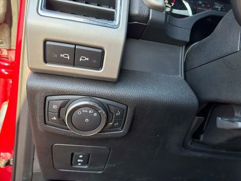 Used 2015 Ford F150 Lariat image 26