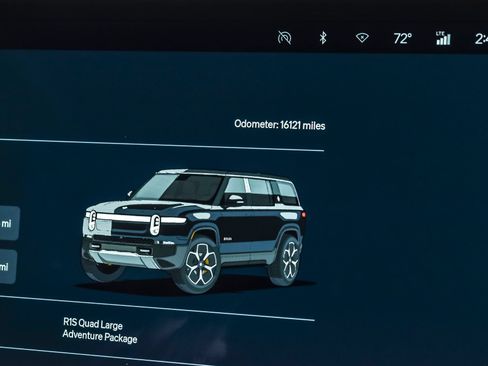 Used 2024 Rivian R1S Adventure AWD/4WD image 25