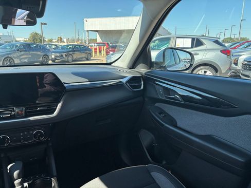 Used 2025 Chevrolet TrailBlazer LT image 33