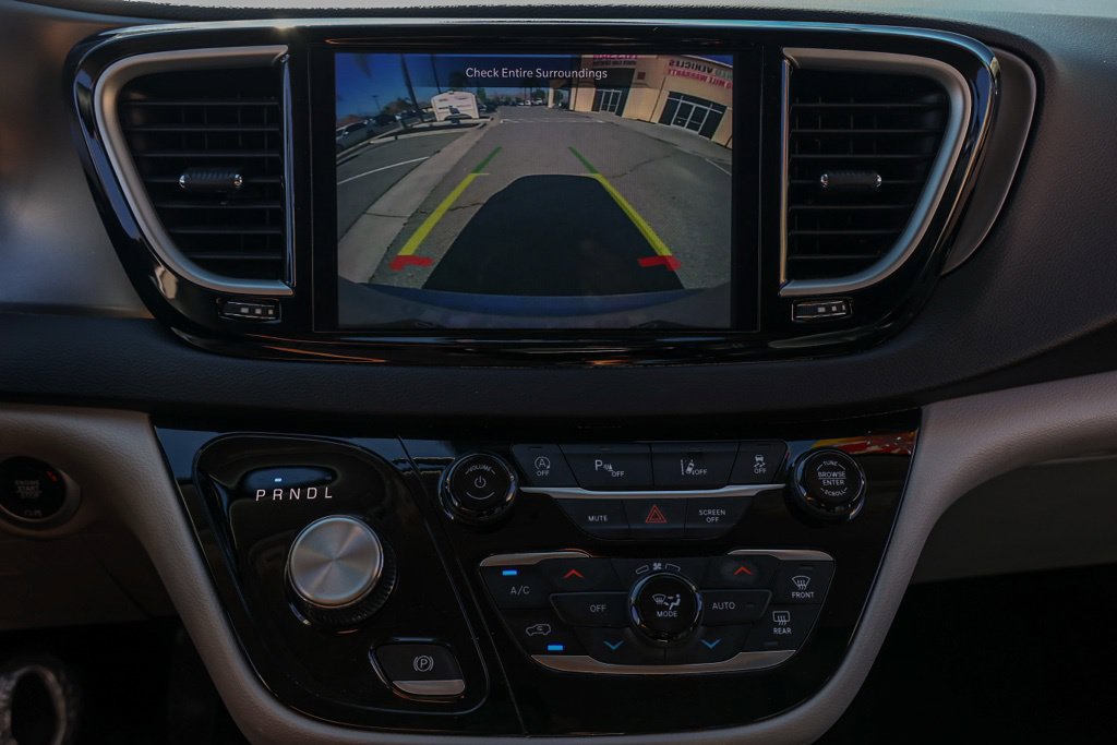 Used 2024 Chrysler Pacifica Touring-L FWD image 29