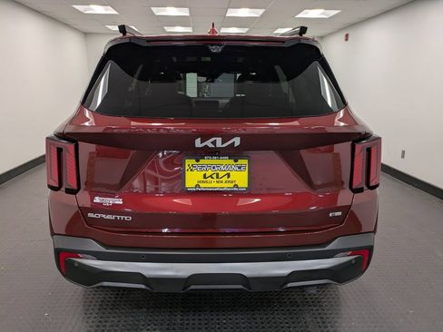 Certified 2024 Kia Sorento SX Prestige w/ Olive Brown Leather Package image 5