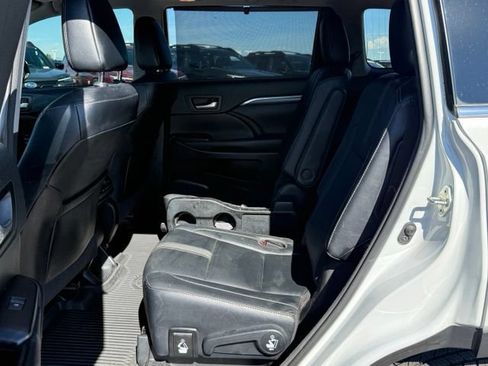 Used 2018 Toyota Highlander SE AWD/4WD image 14