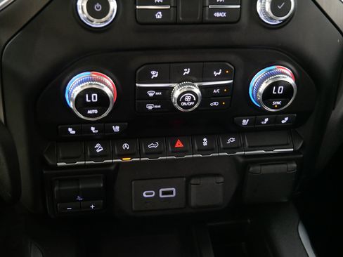 Used 2021 GMC Sierra 1500 AT4 w/ AT4 Preferred Package AWD/4WD image 23