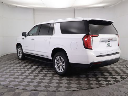 Used 2023 GMC Yukon XL SLT w/ SLT Luxury Package image 7