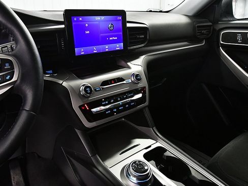 Used 2024 Ford Explorer XLT w/ Class IV Trailer Tow Package image 22