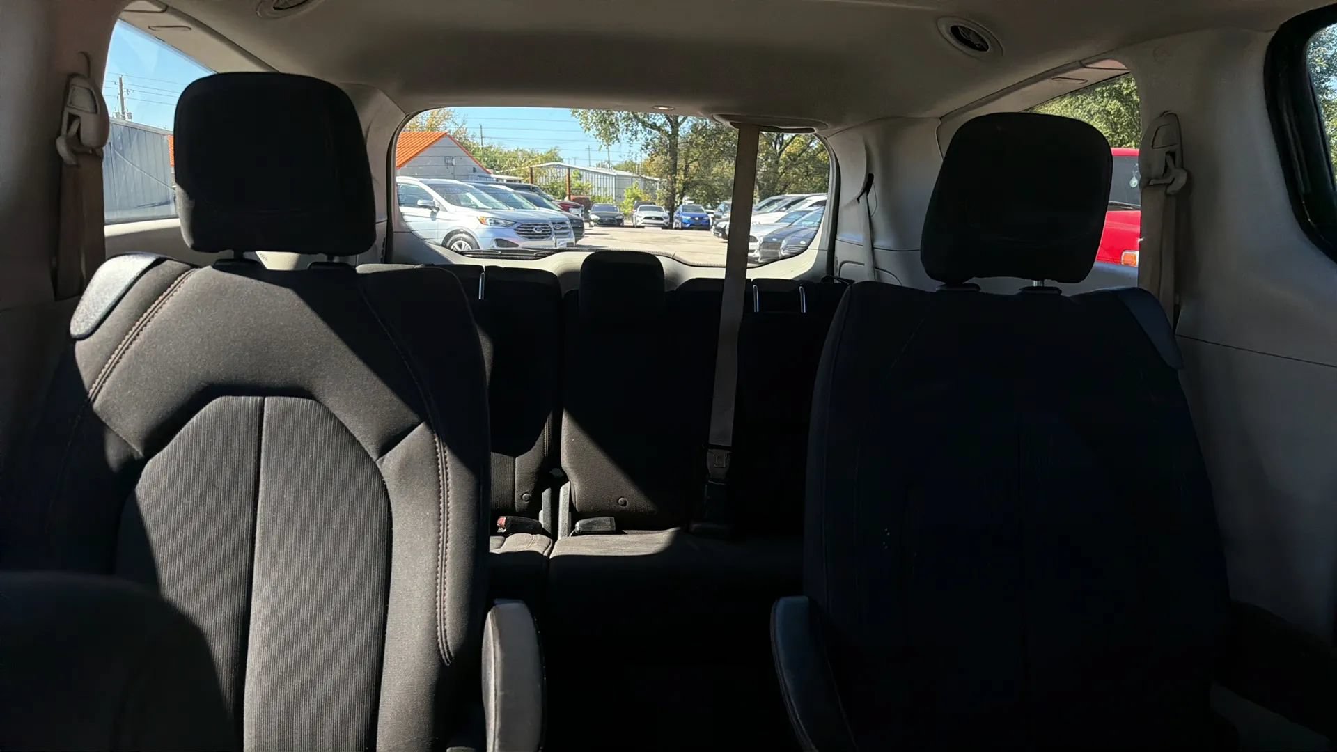 Used 2018 Chrysler Pacifica LX w/ Tire & Wheel Group FWD image 36