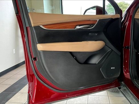 Used 2018 Cadillac XT5 Platinum image 21