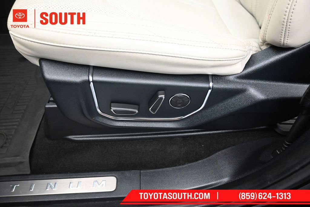 Used 2021 Ford Expedition Platinum AWD/4WD image 23