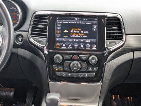 Used 2022 Jeep Grand Cherokee Laredo X image 17