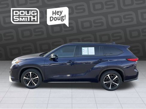 Used 2022 Toyota Highlander XSE image 3