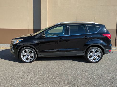 Used 2019 Ford Escape Titanium image 7