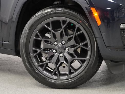 Certified 2024 Jeep Grand Cherokee L Summit w/ High Altitude Package image 5