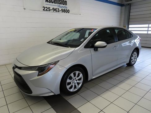 Used 2024 Toyota Corolla LE image 2