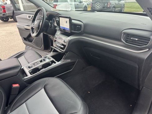 Used 2022 Ford Explorer XLT w/ Equipment Group 202A image 34