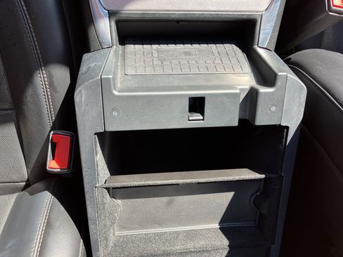 Used 2020 Ford Explorer Platinum w/ Premium Technology Package image 32