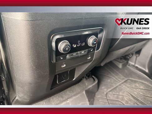Used 2023 Chevrolet Tahoe Z71 w/ Luxury Package AWD/4WD image 37