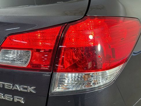 Used 2011 Subaru Outback 3.6R Limited AWD/4WD image 31