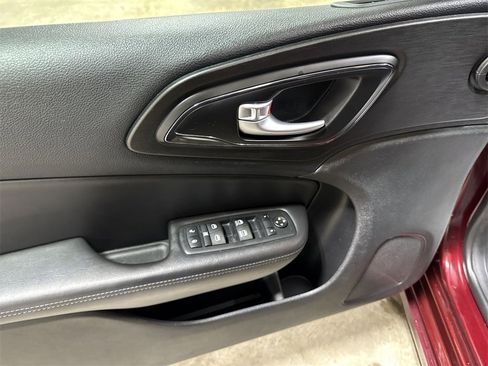 Used 2016 Chrysler 200 S image 21
