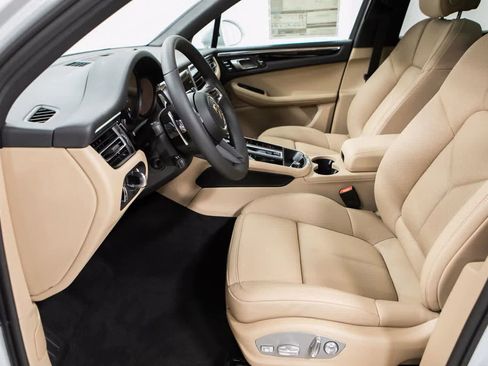 Certified 2026 Porsche Macan image 16