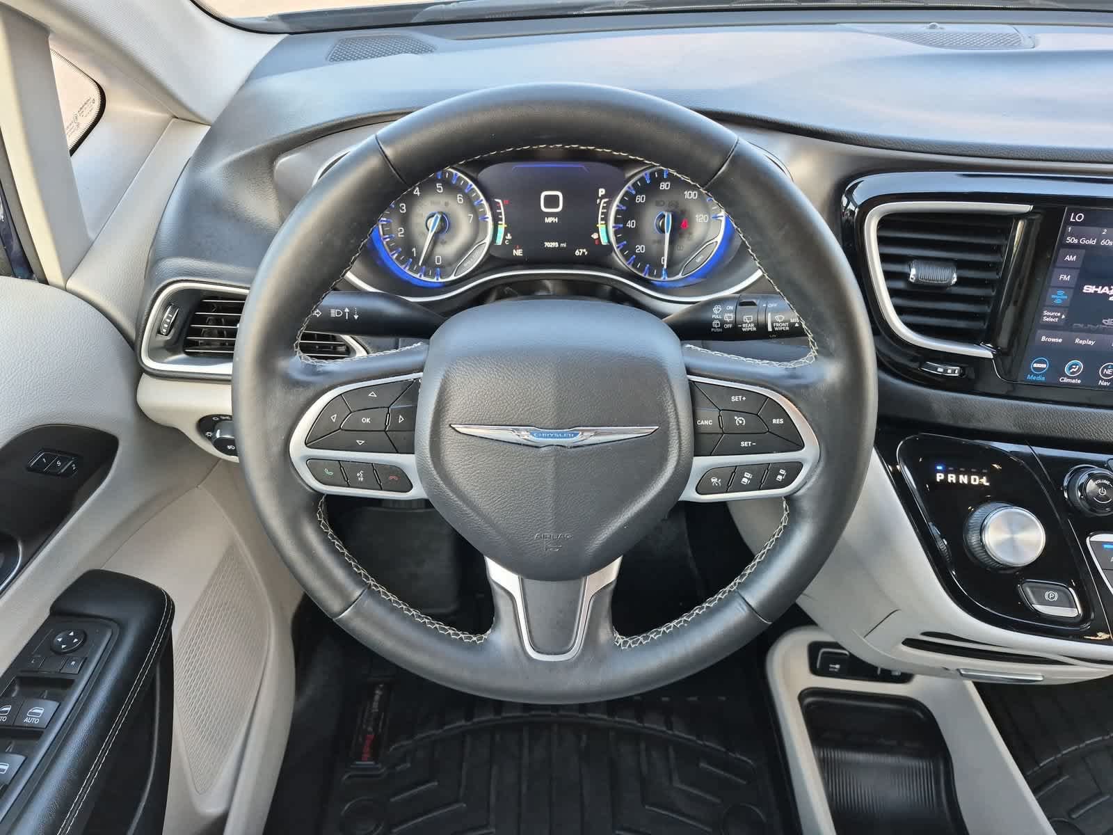 Used 2020 Chrysler Pacifica Touring-L w/ Advanced Safetytec Group FWD image 22