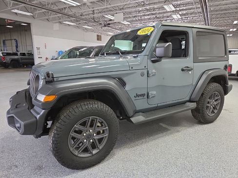 Used 2024 Jeep Wrangler Sport S image 3