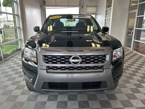Used 2025 Nissan Frontier SV image 2