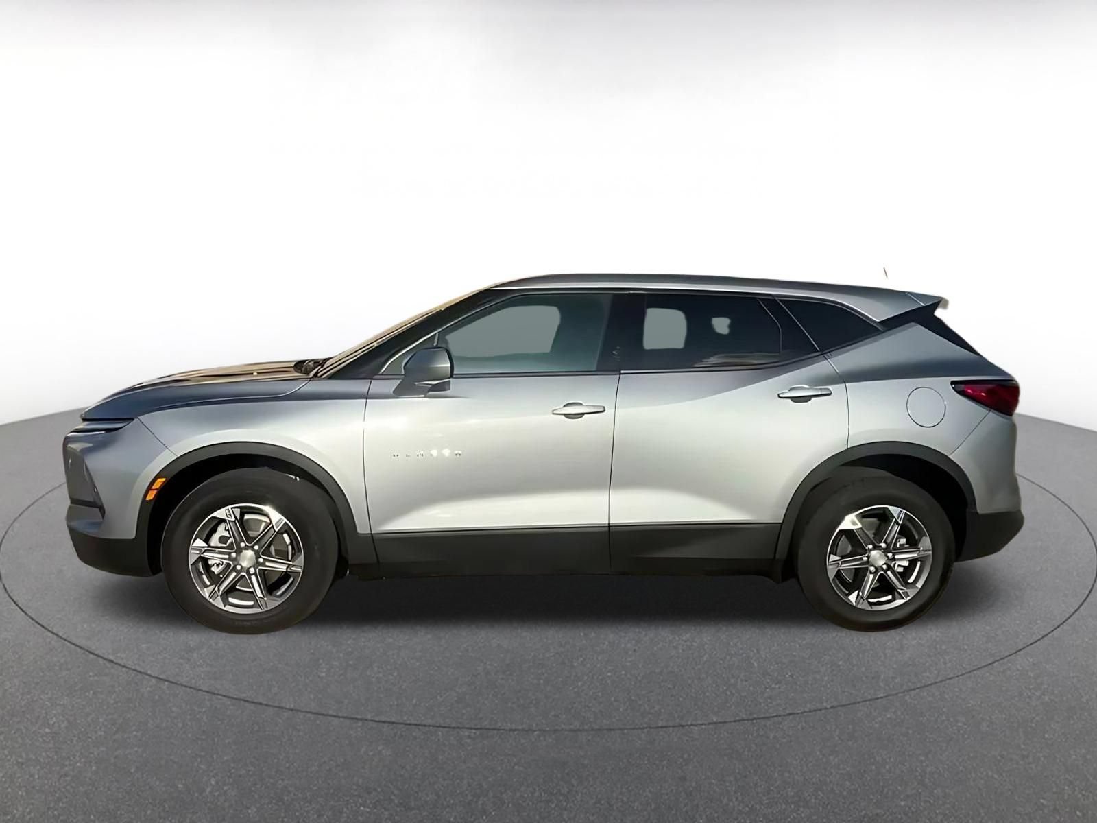 Used 2026 Chevrolet Blazer LT FWD image 9