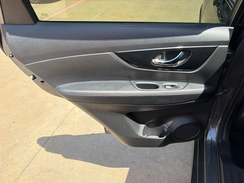 Used 2020 Nissan Rogue SL FWD image 15