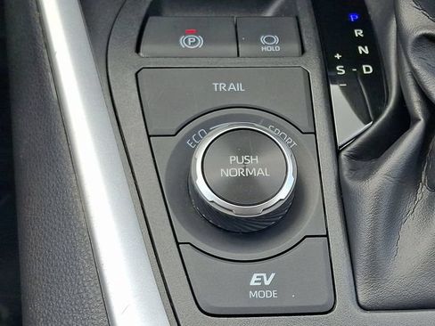 Used 2025 Toyota RAV4 XLE AWD/4WD image 24