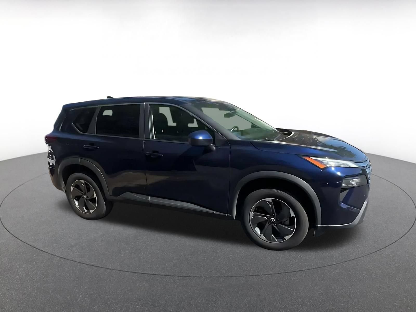 Used 2025 Nissan Rogue SV AWD/4WD image 2