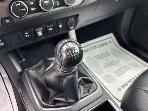 Used 2021 Toyota Tacoma TRD Off-Road w/ TRD Premium Off Road Package AWD/4WD image 21
