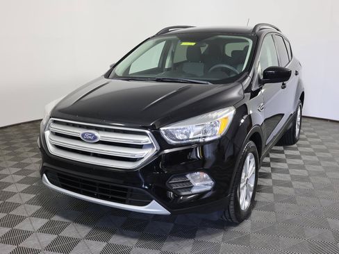 Used 2018 Ford Escape SE FWD image 1