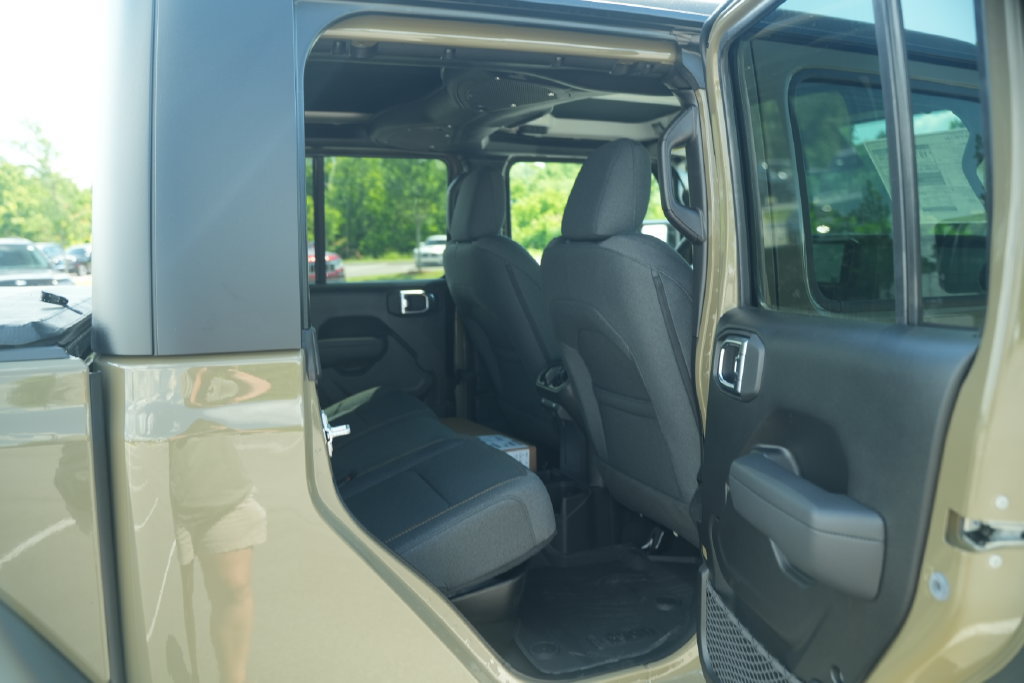 New 2026 Jeep Gladiator Sport w/ Dual Top Group AWD/4WD image 19