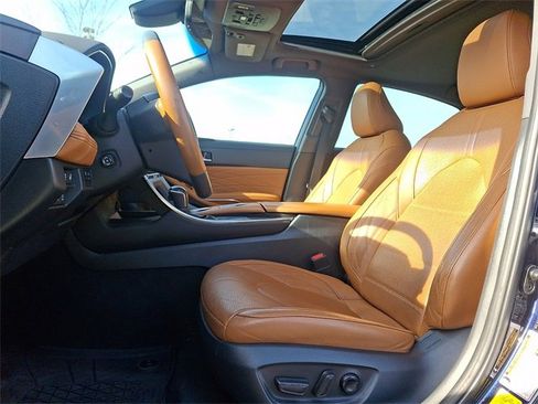 Used 2021 Toyota Avalon Limited image 13