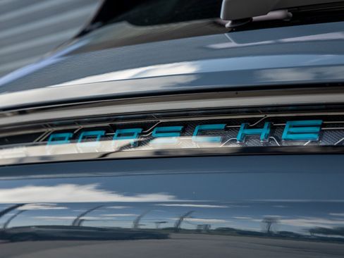 Used 2025 Porsche Taycan 4 Cross Turismo image 15