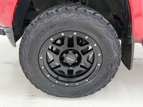 Used 2022 Toyota Tacoma TRD Sport w/ Technology Package AWD/4WD image 6