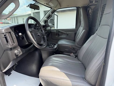 Used 2019 GMC Savana 2500 Extended RWD image 10