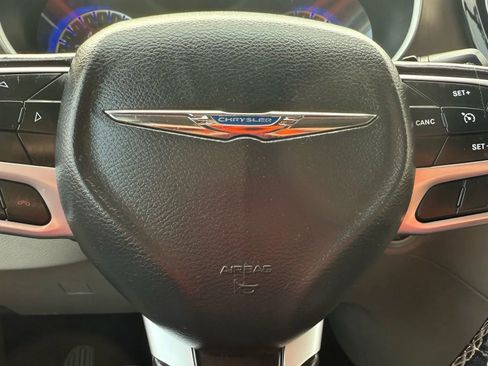 Used 2018 Chrysler Pacifica Touring-L w/ Premium Audio Group image 18